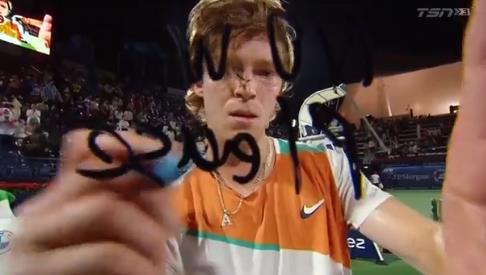 首场比赛中 首场比赛中